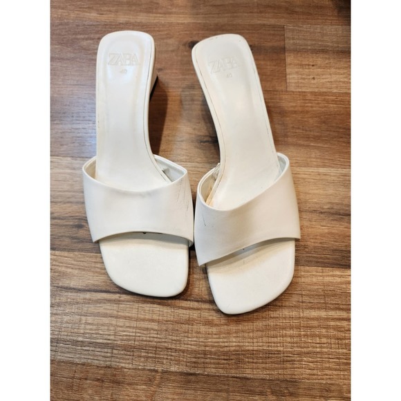 Zara Shoes - Zara white heeled block sandals size 40